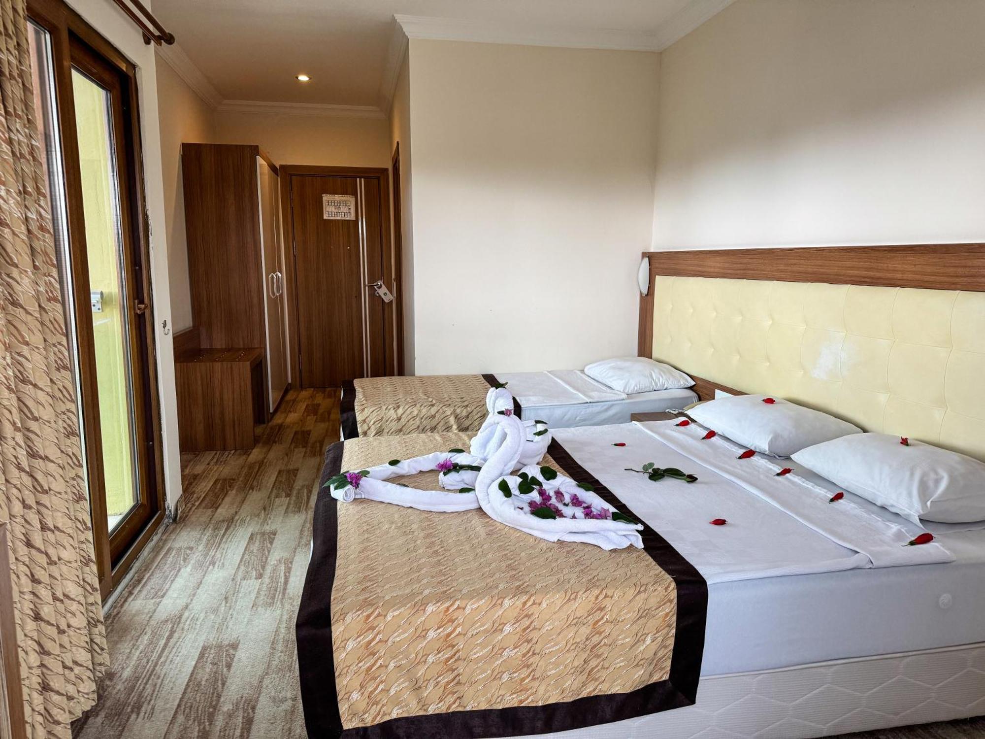 אלאניה Hotel Mitos מראה חיצוני תמונה